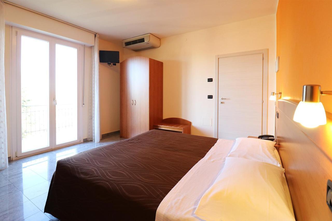 Hotel Sabo' Кастел Маджоре Екстериор снимка